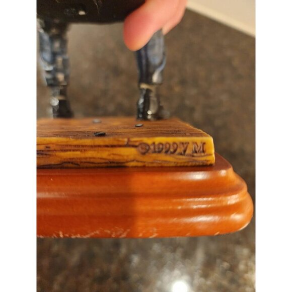 Vanmark Blue Hats Of Bravery "Daddy's Girl" Retired Police Figurine 2/0944 - Picture 8 of 11